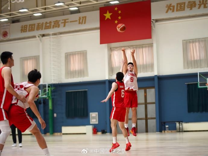  對(duì)抗訓(xùn)練繼續(xù)！中國(guó)男籃最新訓(xùn)練圖集新鮮出爐