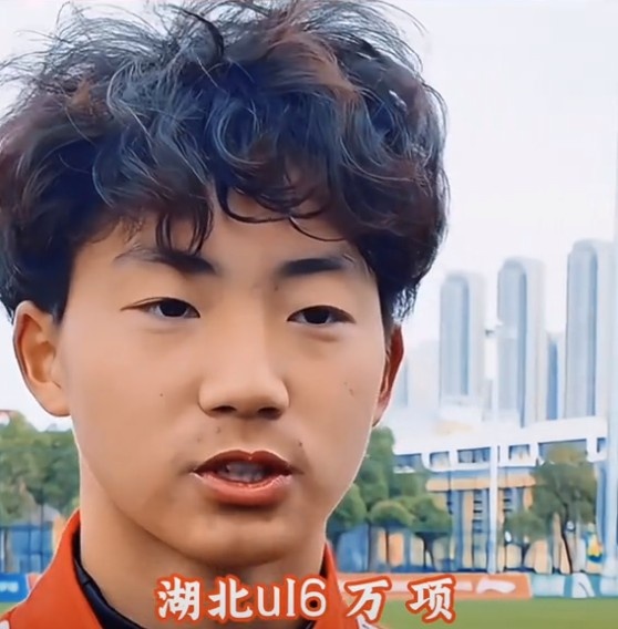  萬項談全運會吊射破門：發(fā)現(xiàn)門將站位不是很好，就很自信的射門