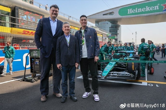  聯(lián)動(dòng)F1！翟曉川曬與姚明、阿隆索、范志毅、周冠宇等的合照