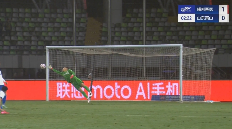  梅州開場2分鐘1-0泰山！茹子楠不停球抽射世界波攻破王大雷大門