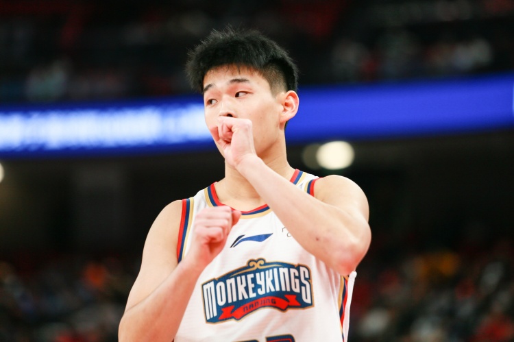  效率太低！林葳25中8&三分10中1拿到19分1板3助2斷 4失誤