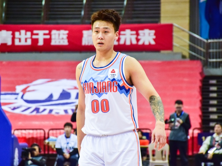  ??隨便打打！趙睿半場8中7&三分3中3貢獻18分2助攻2搶斷