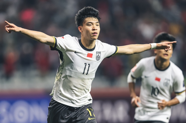  北青體育：18歲“跳級生”王鈺棟有望進入國足客戰(zhàn)沙特名單！